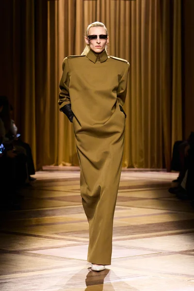 Look 37